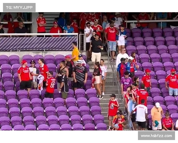 本菲卡大胜奥克兰城6比0 迪马利亚点球双响暴雨中断两小时